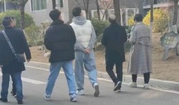 热门事件吃瓜网红是谁,她是如何成为网络红人的？