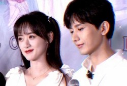 圈内人爆料成毅张予曦,圈内人爆料，这对新晋情侣甜蜜互动引关注