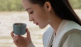 李沁最新资源爆料图片,时尚穿搭尽显优雅魅力